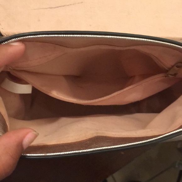 A purse - Picture 4 of 5